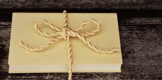 Jak zawiązać sznurek w worku?