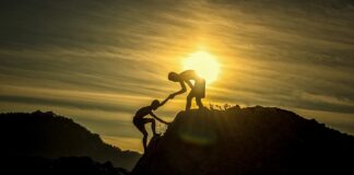 Co wziąć do jedzenia pod namiot?