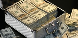 Ile zarabia dyrektor IT?