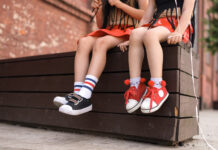 Jak zaangażować dziewczynki w wybór butów i dlaczego to ważne dla ich samodzielności? buty dla dziewczynek